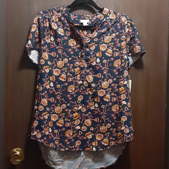 hinge Tops - NWT Hinge floral top